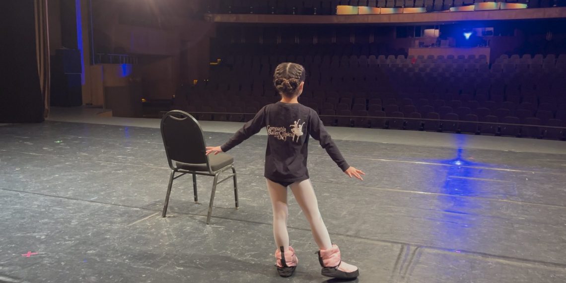 La magia detrás del telón: El Cascanueces de la UACJ